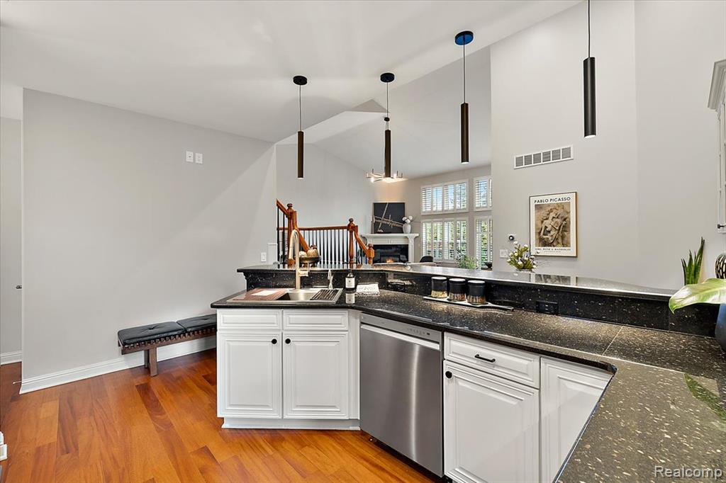 4404 Navin Field Lane