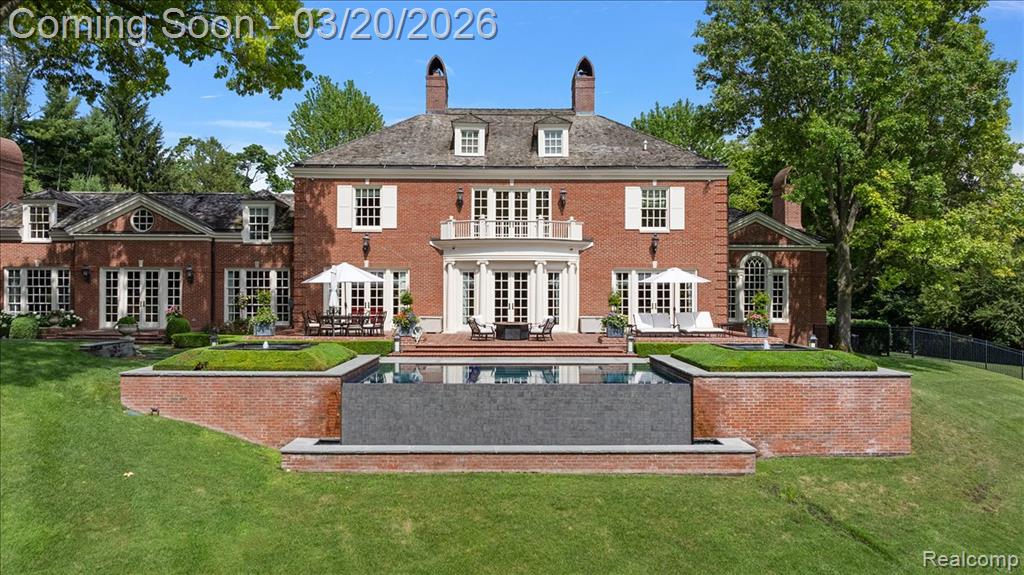 1045 Country Club Road