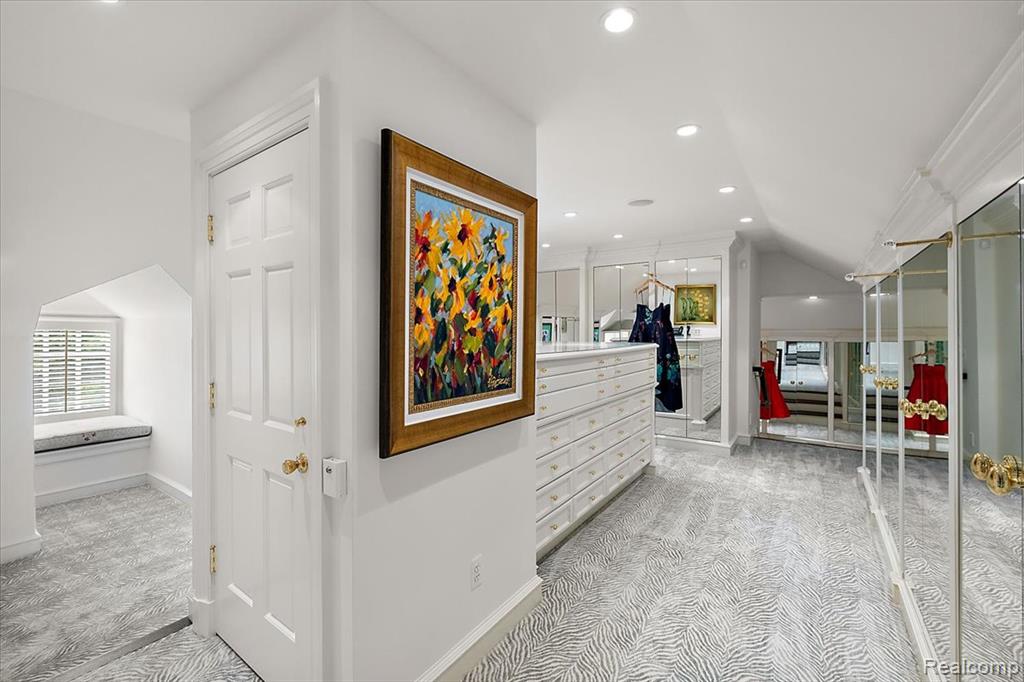 1045 Country Club Road