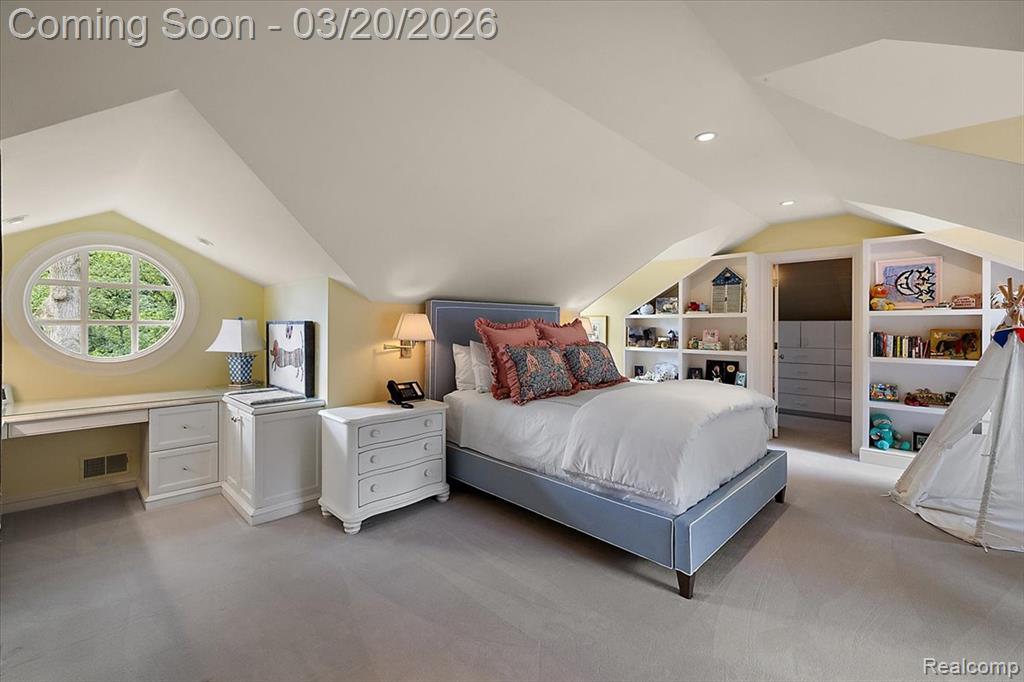 1045 Country Club Road