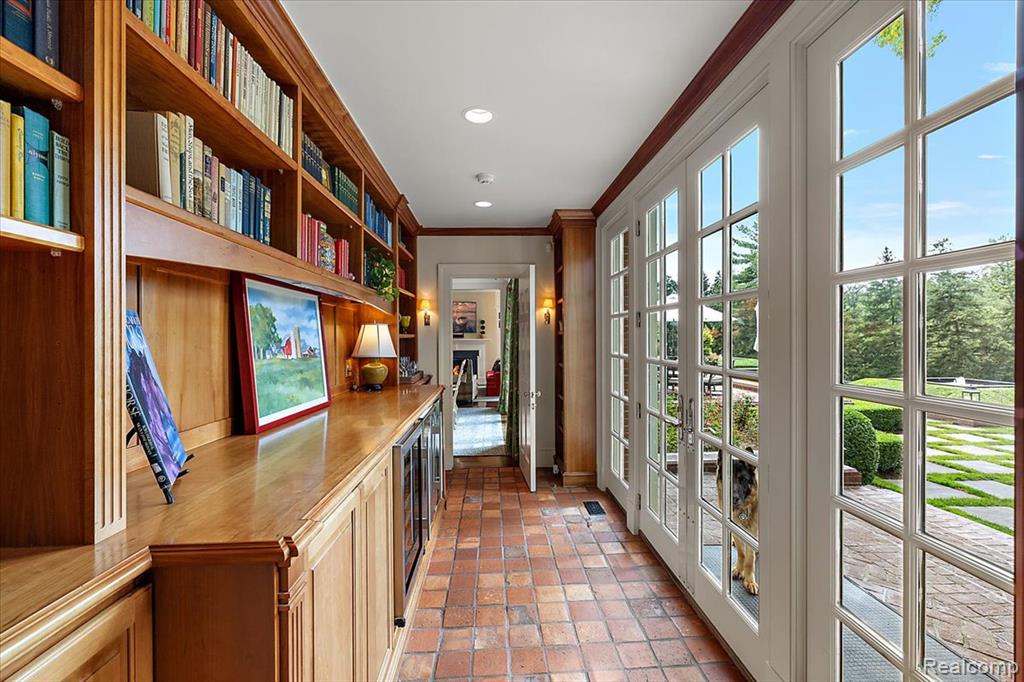 1045 Country Club Road