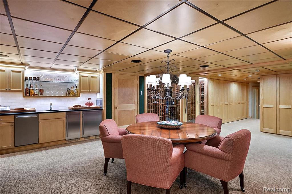 1045 Country Club Road