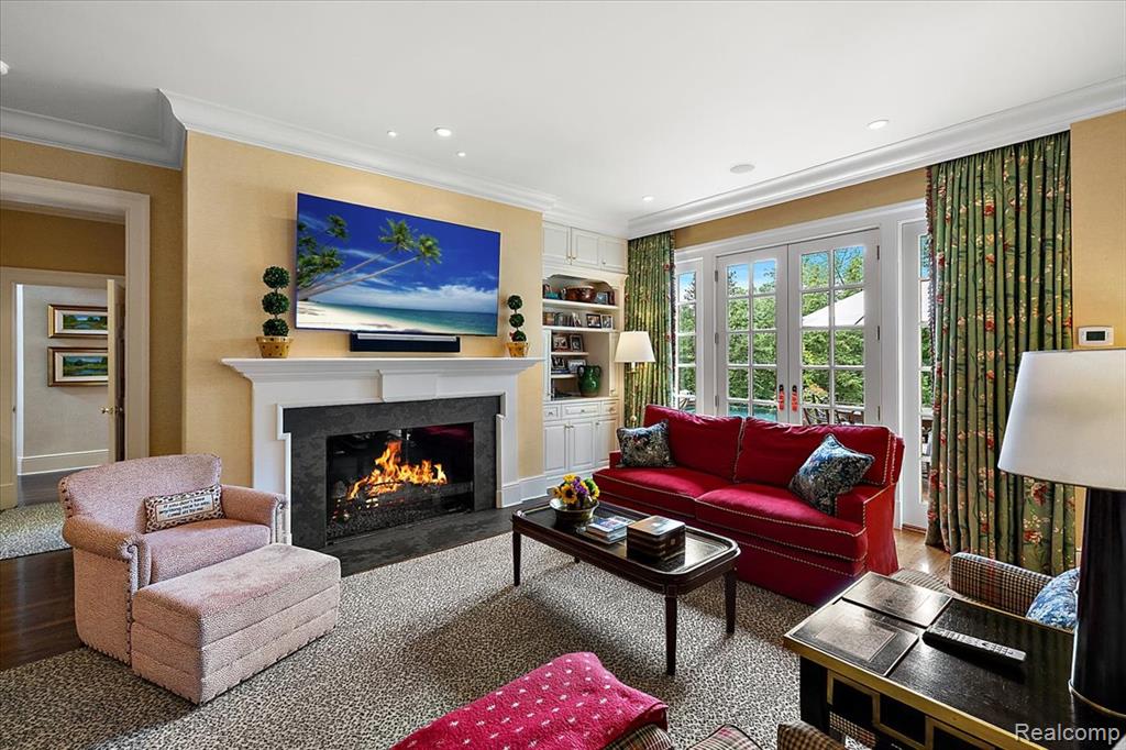 1045 Country Club Road