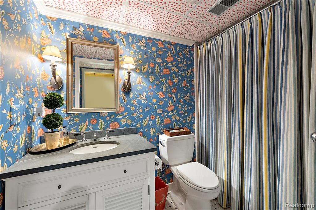 1045 Country Club Road