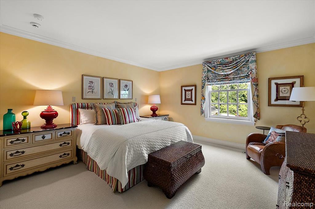 1045 Country Club Road