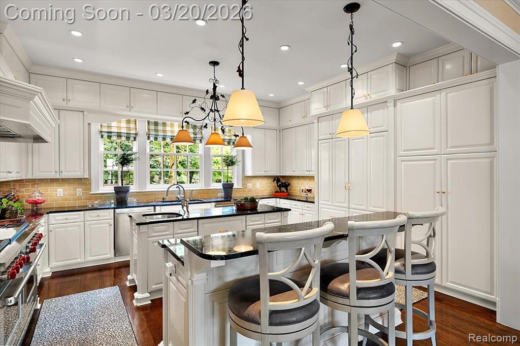 1045 Country Club Road