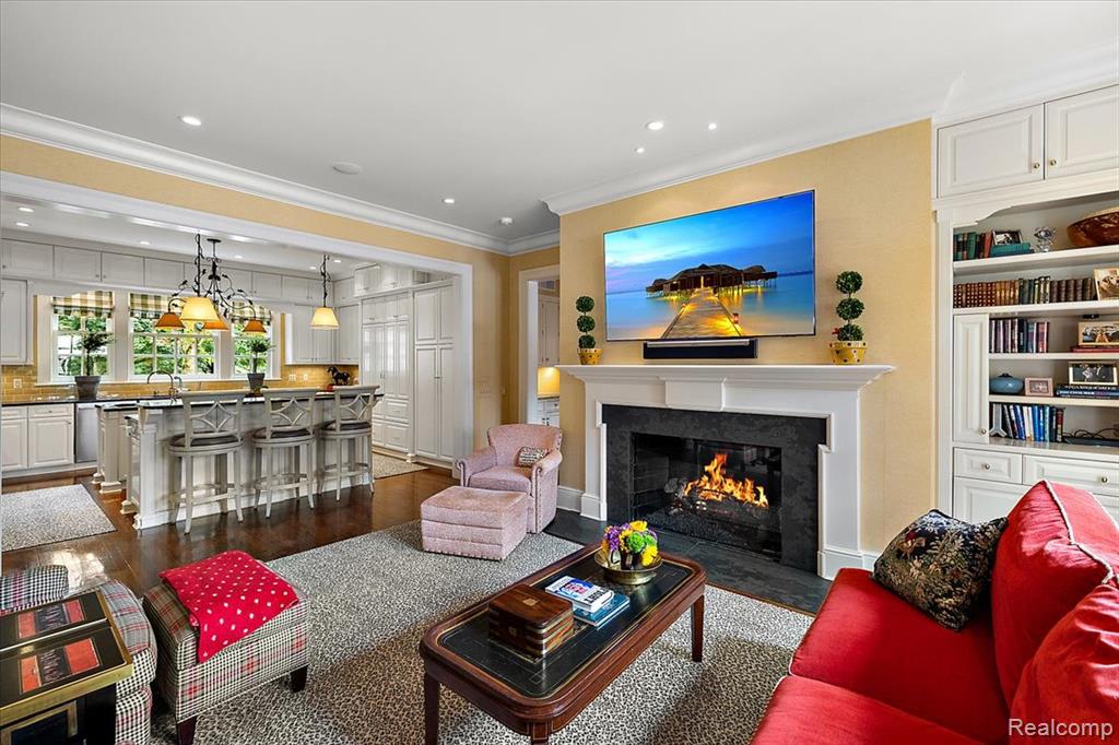 1045 Country Club Road