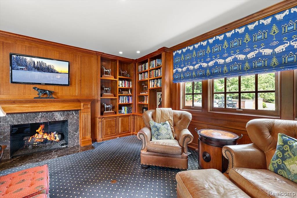 1045 Country Club Road