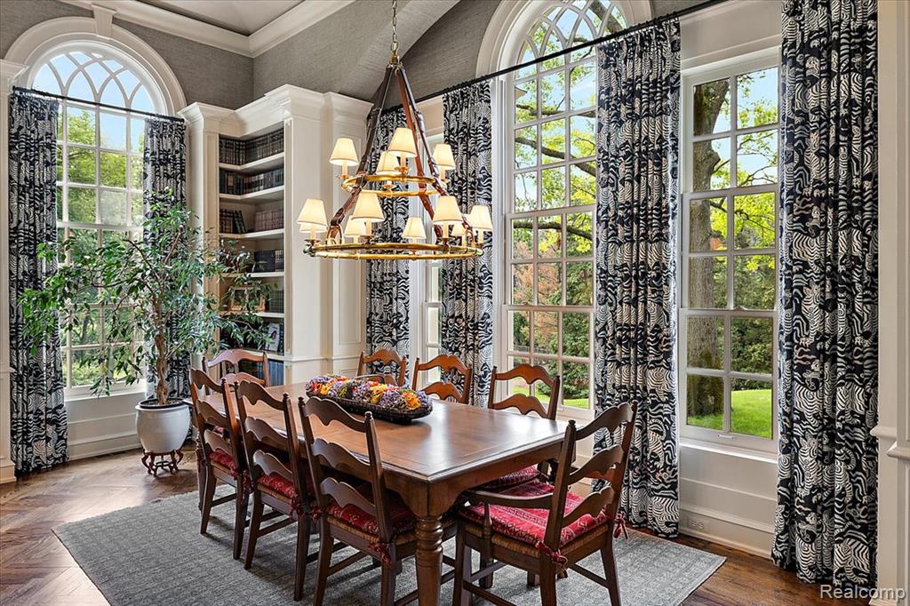 1045 Country Club Road