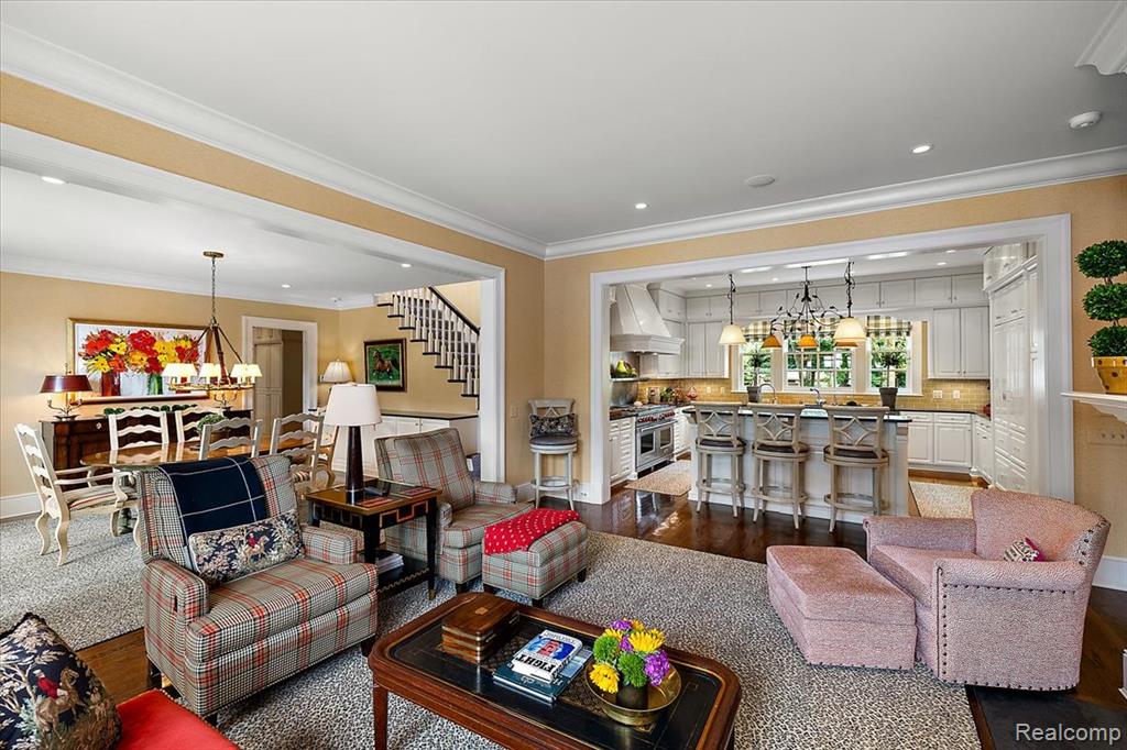 1045 Country Club Road