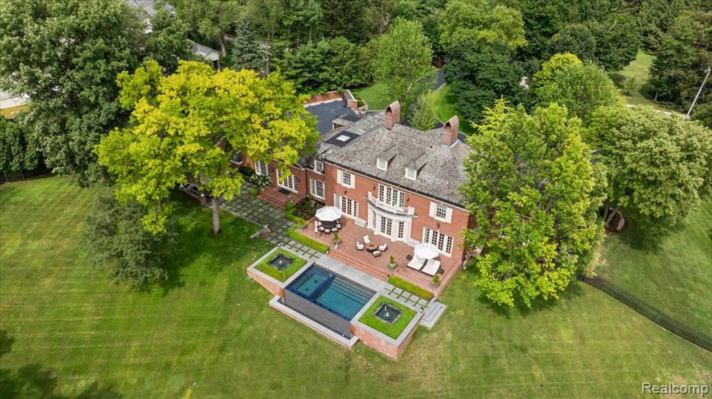 1045 Country Club Road