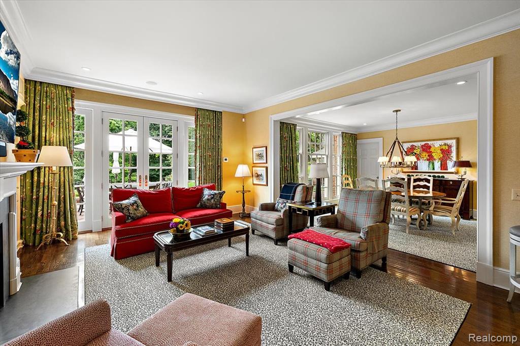 1045 Country Club Road