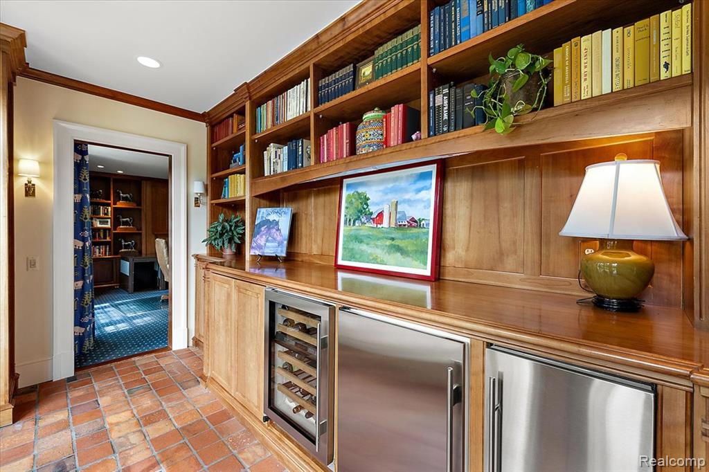 1045 Country Club Road