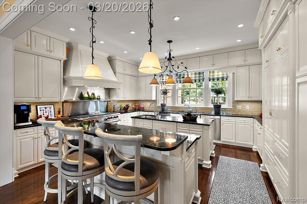 1045 Country Club Road