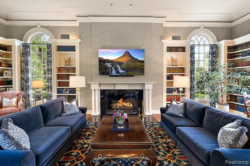 1045 Country Club Road