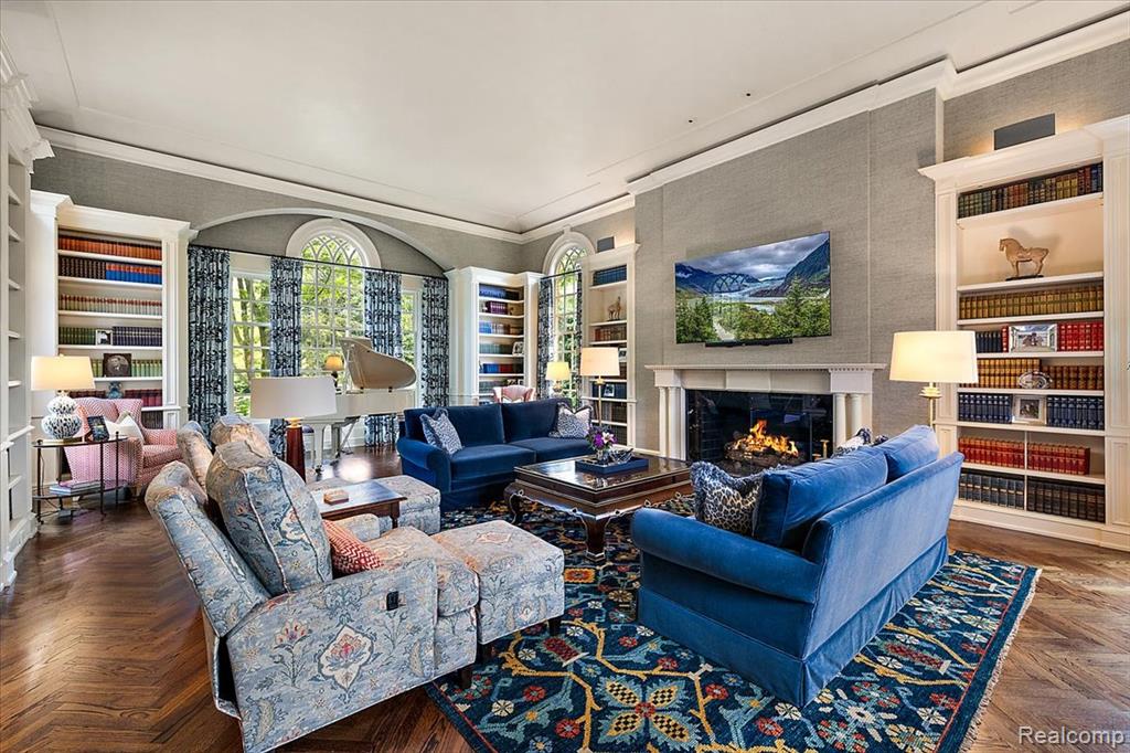 1045 Country Club Road