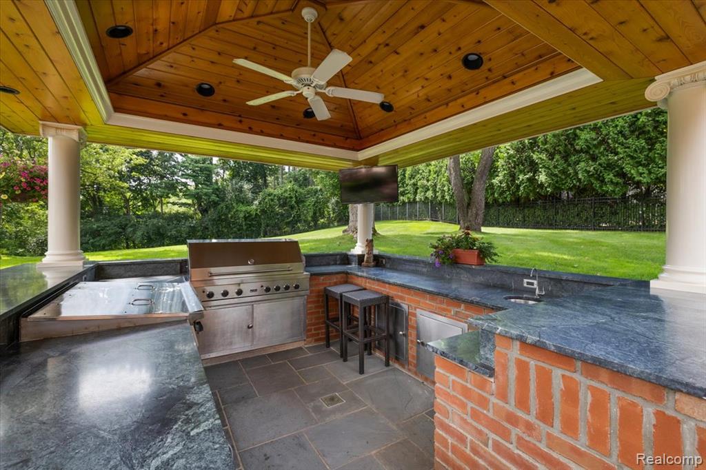 1045 Country Club Road