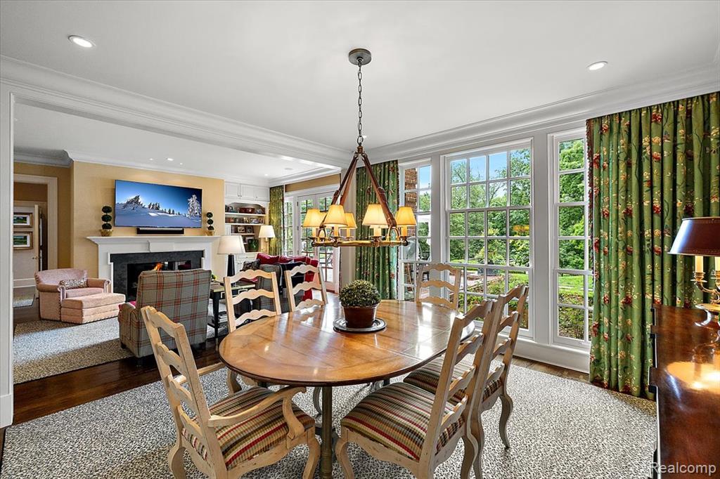 1045 Country Club Road