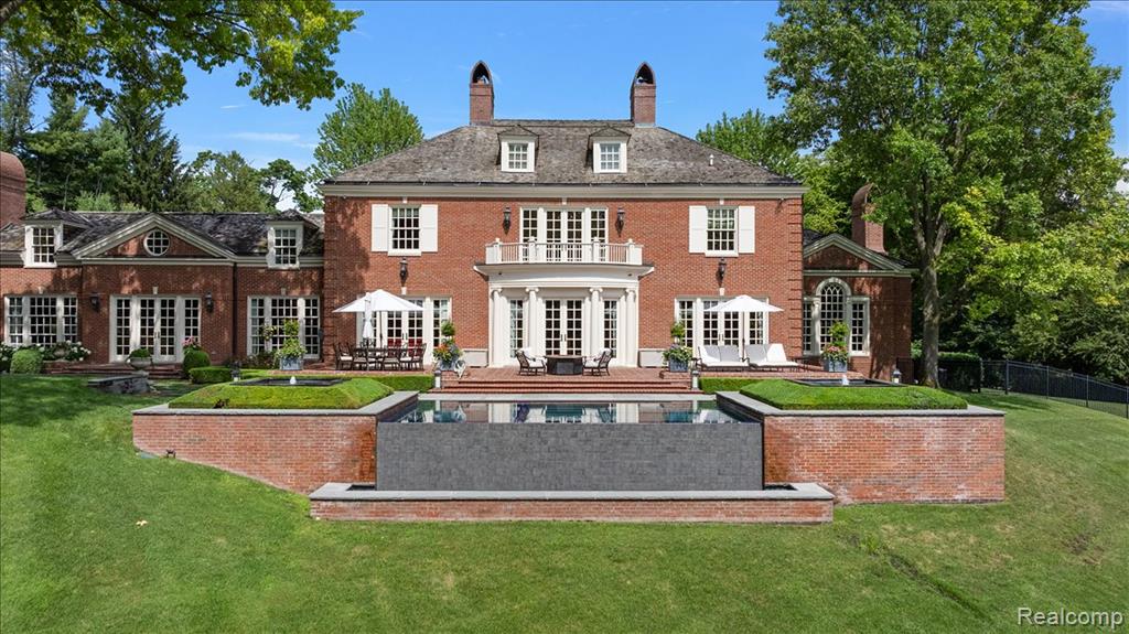 1045 Country Club Road