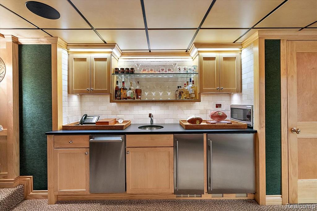 1045 Country Club Road