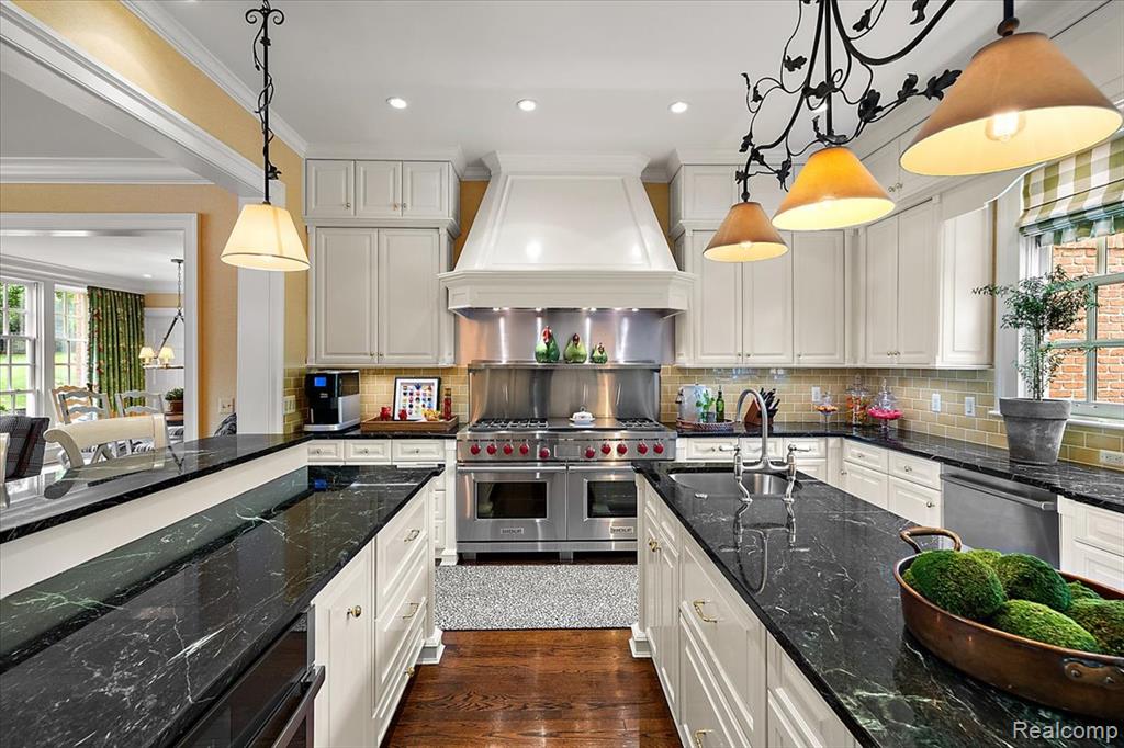 1045 Country Club Road