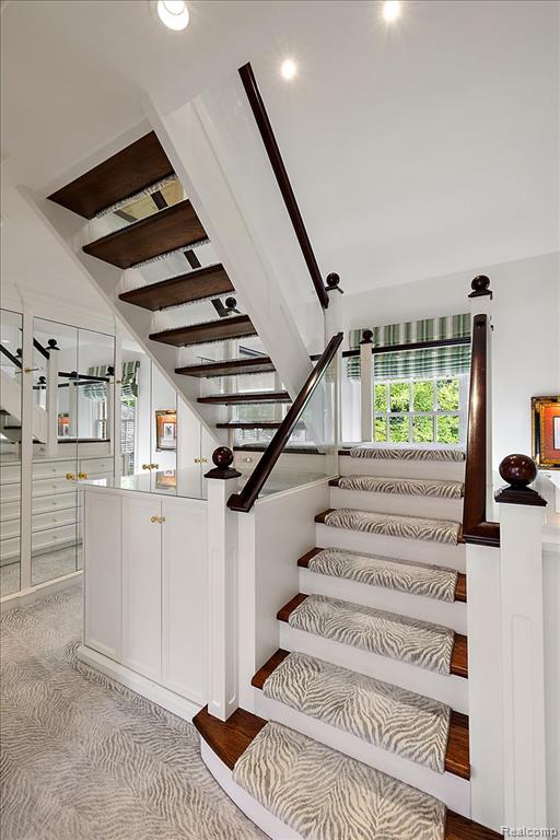 1045 Country Club Road