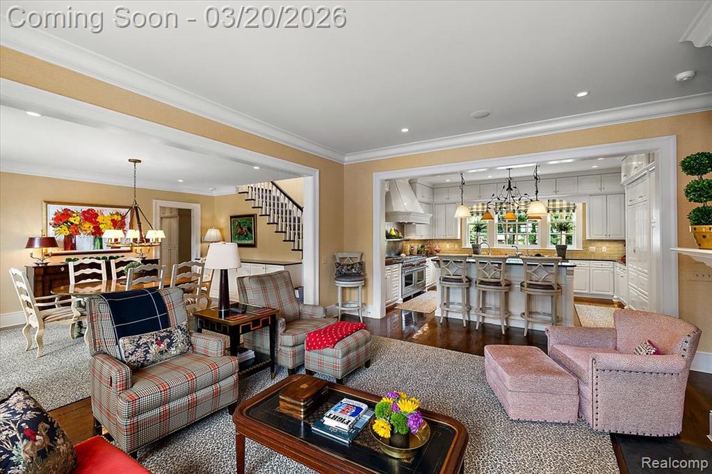 1045 Country Club Road