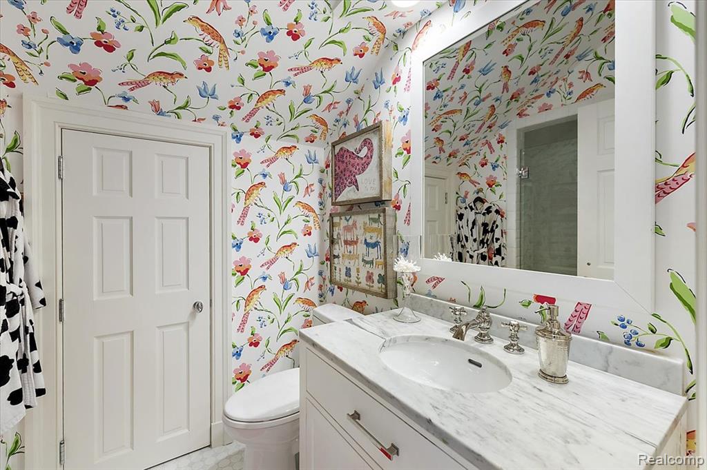 1045 Country Club Road