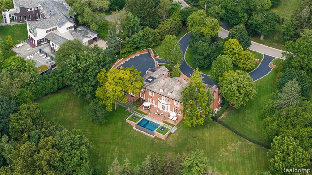 1045 Country Club Road