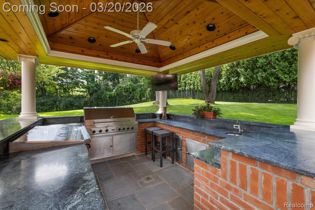 1045 Country Club Road