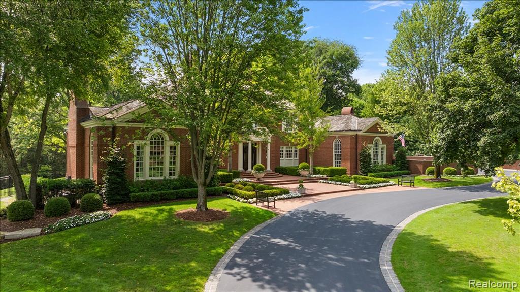 1045 Country Club Road