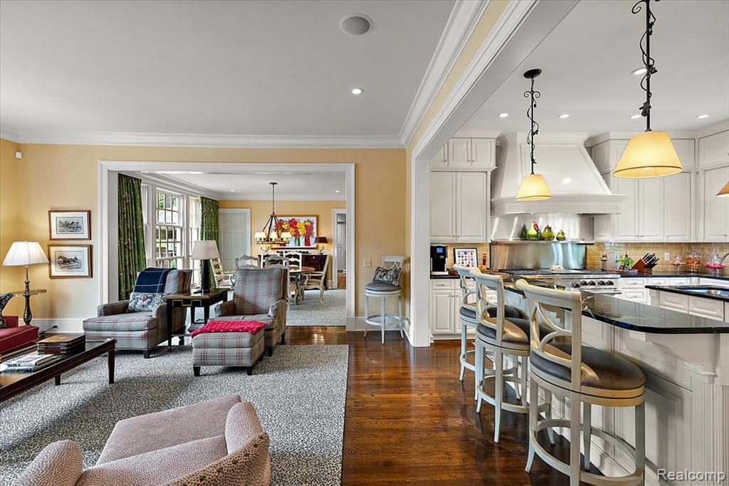 1045 Country Club Road