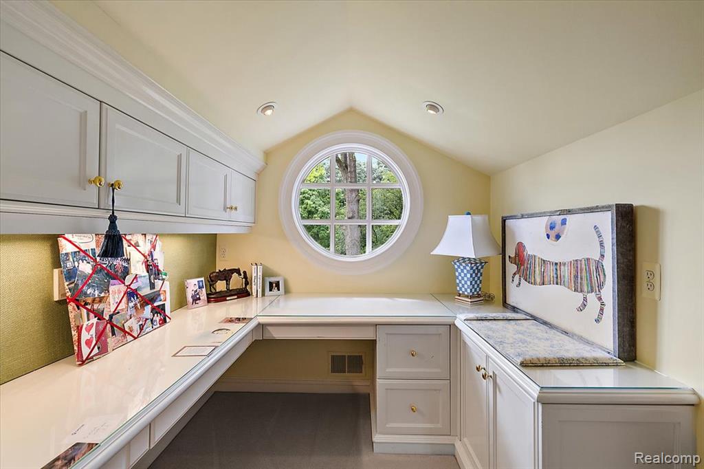 1045 Country Club Road