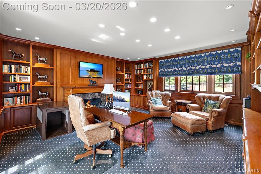 1045 Country Club Road