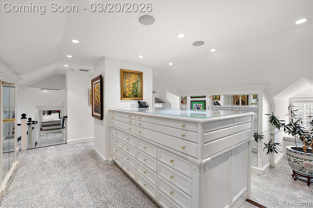 1045 Country Club Road