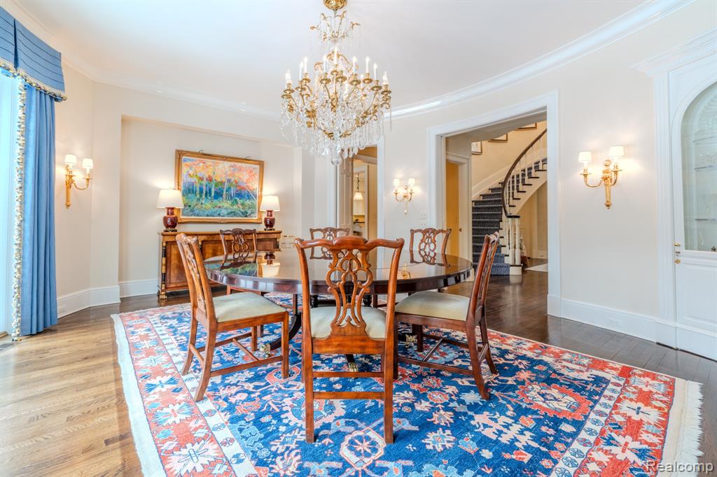 1045 Country Club Road