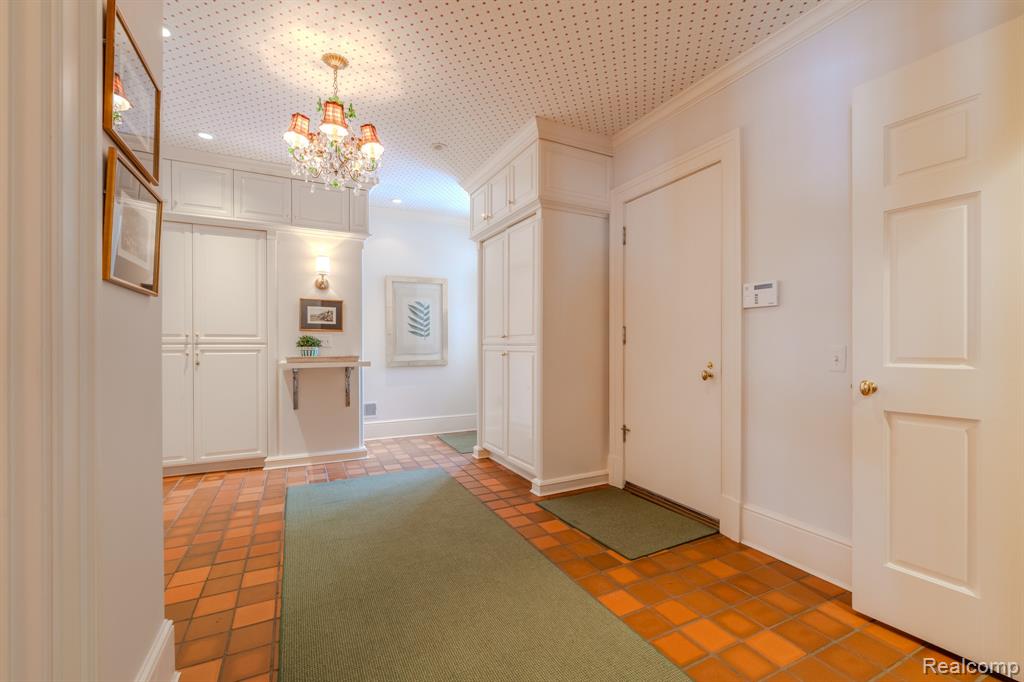 1045 Country Club Road