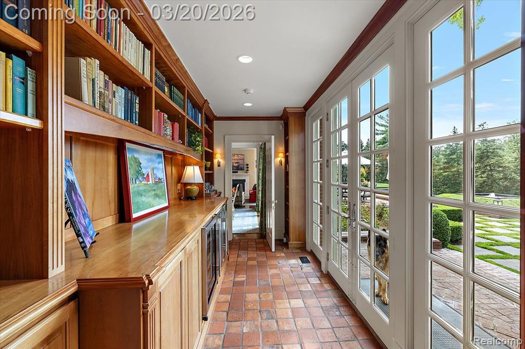 1045 Country Club Road