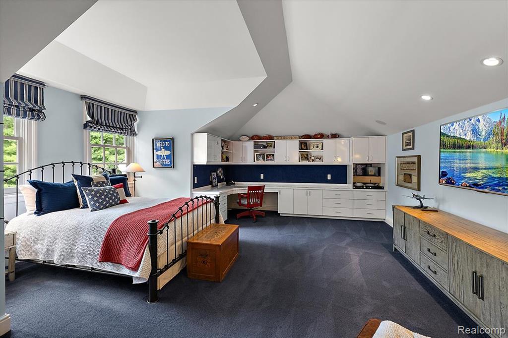 1045 Country Club Road