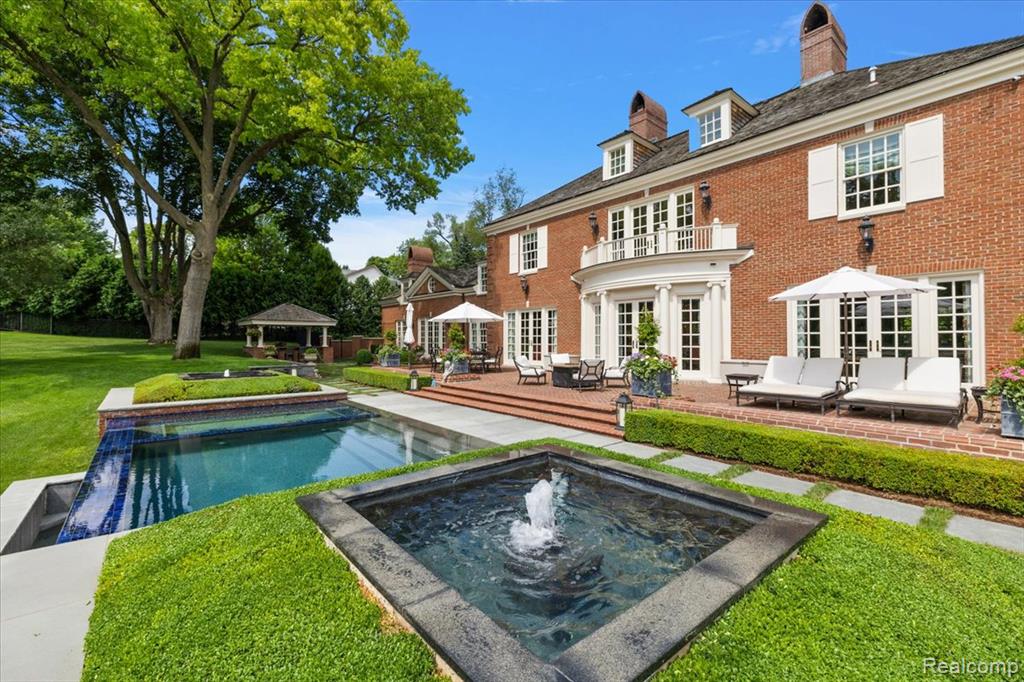 1045 Country Club Road