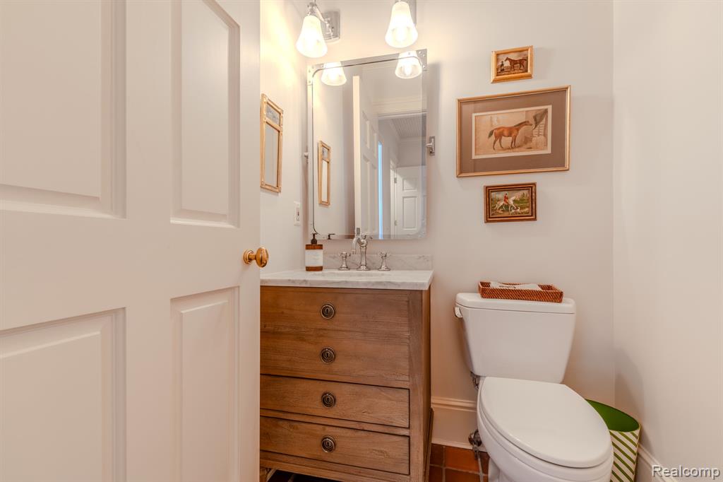 1045 Country Club Road