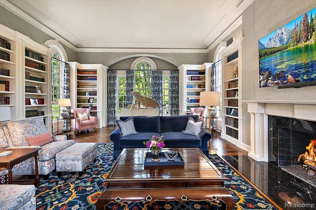 1045 Country Club Road