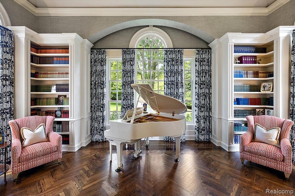 1045 Country Club Road