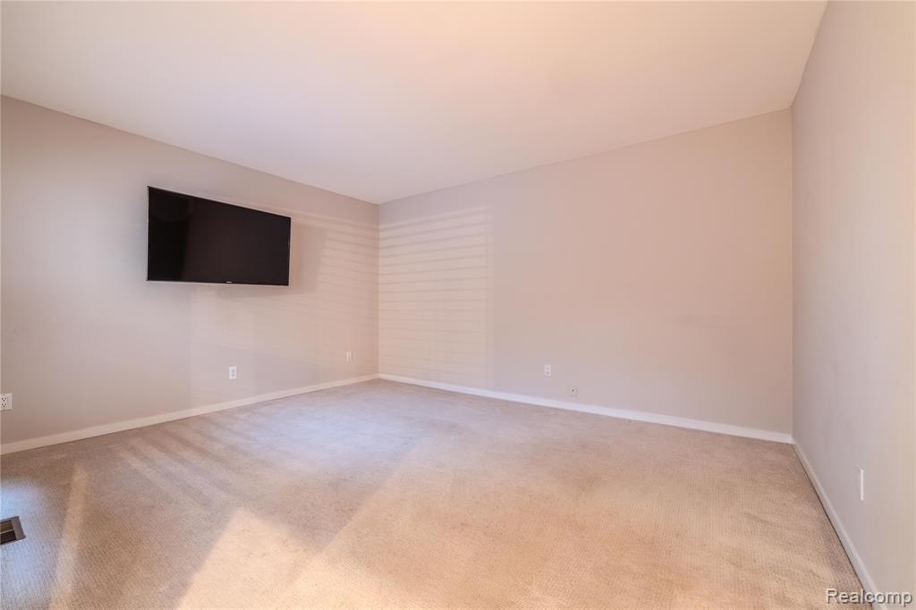 36713 Tanglewood Lane