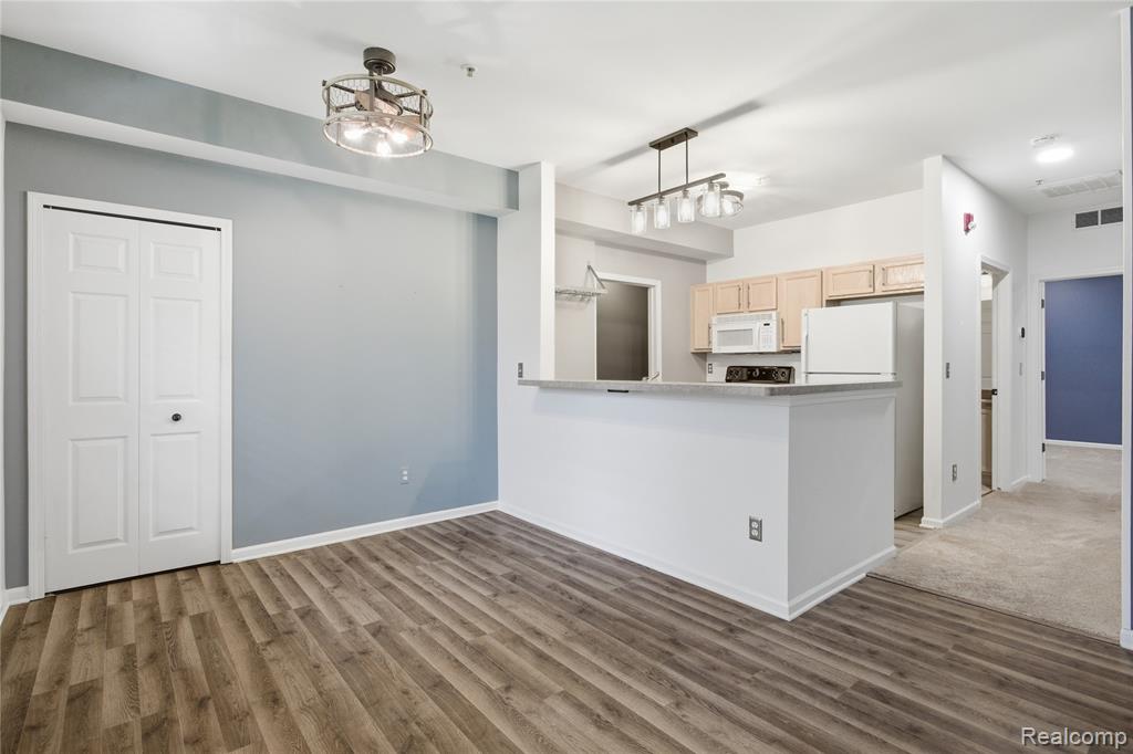 526 Red Oak Court