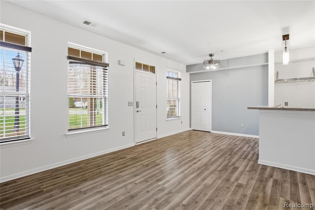 526 Red Oak Court