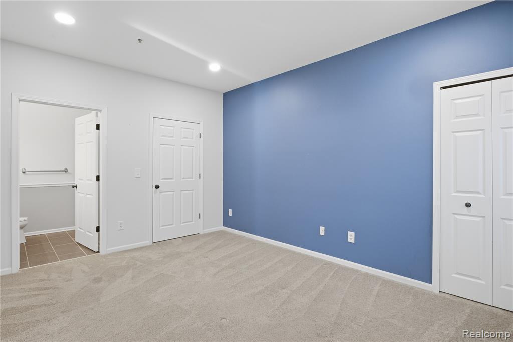 526 Red Oak Court