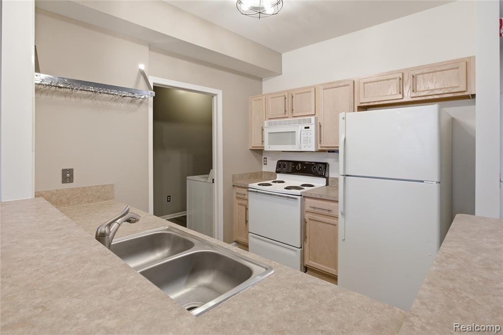 526 Red Oak Court