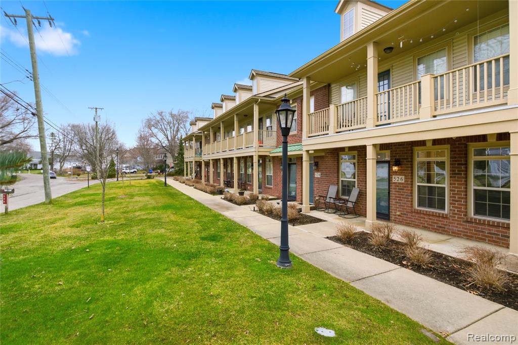 526 Red Oak Court