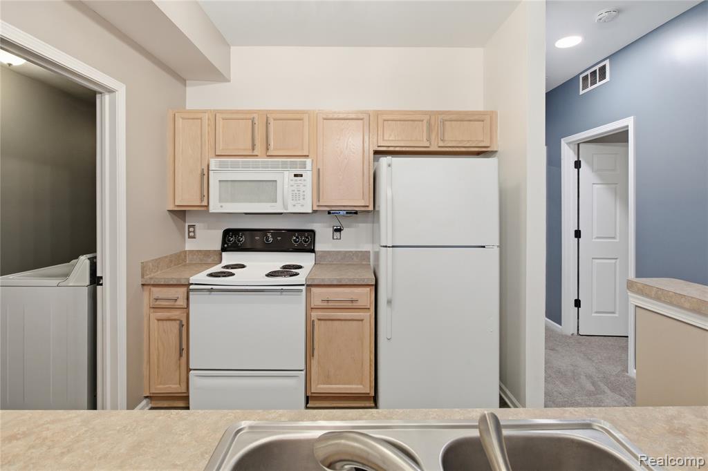 526 Red Oak Court